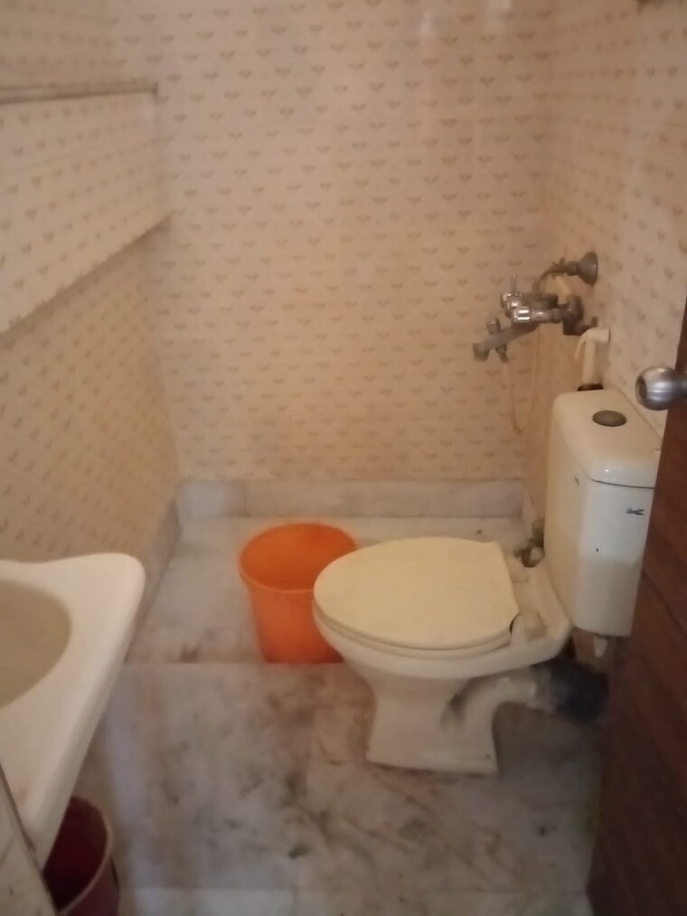 Bathroom, bagha jatin 3 Bedroom 1165 Sq.Ft. Apartment In Bagha Jatin Kolkata 9140420