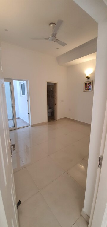 Room in 4 BHK Villa at Paramount Golfforeste, Zeta I Greater Noida – for Sale