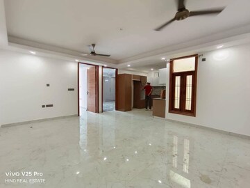 Room in 2 BHK Apartment at Saket – for Rent