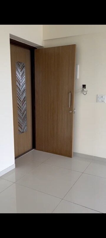 Room in 1 BHK Apartment at Godrej Nest Kandivali, Kandivali East – for Rent
