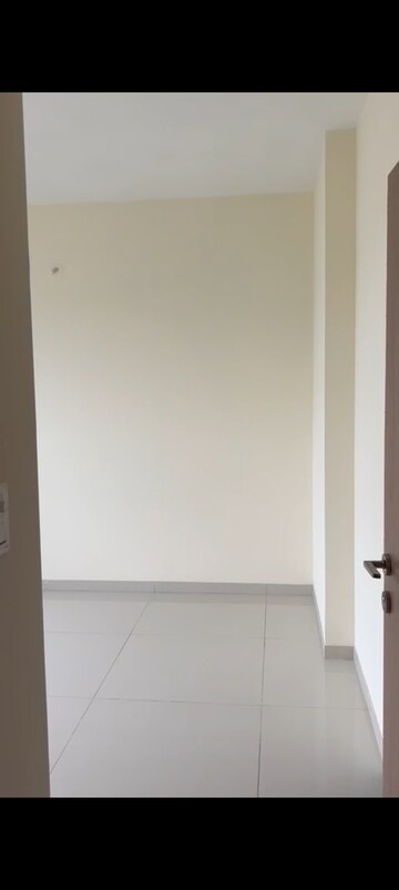 Room in 1 BHK Apartment at Godrej Nest Kandivali, Kandivali East – for Rent