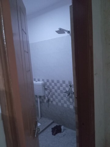 Attached Bathroom in 3 BHK Villa at Gomti Nagar – for Rent