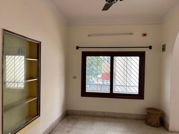 Room in 3 BHK Independent House at Cooke Town – for Rent