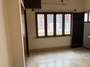 Room in 3 BHK Independent House at Cooke Town – for Rent