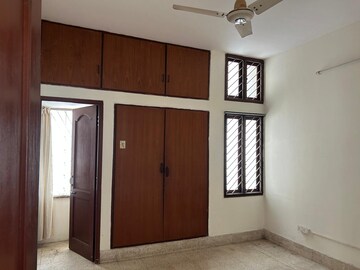 Room in 3 BHK Independent House at Cooke Town – for Rent