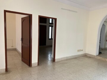 Room in 3 BHK Independent House at Cooke Town – for Rent