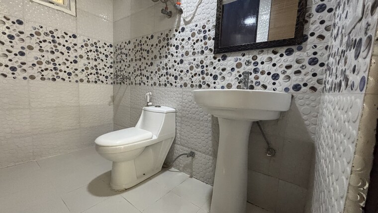 Bathroom, gaur-city-2-12th-avenue 2 Bedroom 635 Sq.Ft. Apartment In Sector 16c Greater Noida Greater Noida 9140627