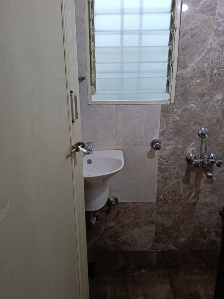 Bathroom, veerabhadra nagar Studio 350 Sq.Ft. Apartment In Veerabhadra Nagar Pune 9140623