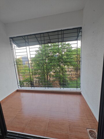Room in 1 BHK Apartment at Tharwani Ritu World, Badlapur East – for Sale