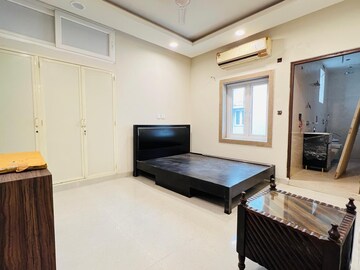 Room in 3 BHK Apartment at Vasant Kunj – for Rent
