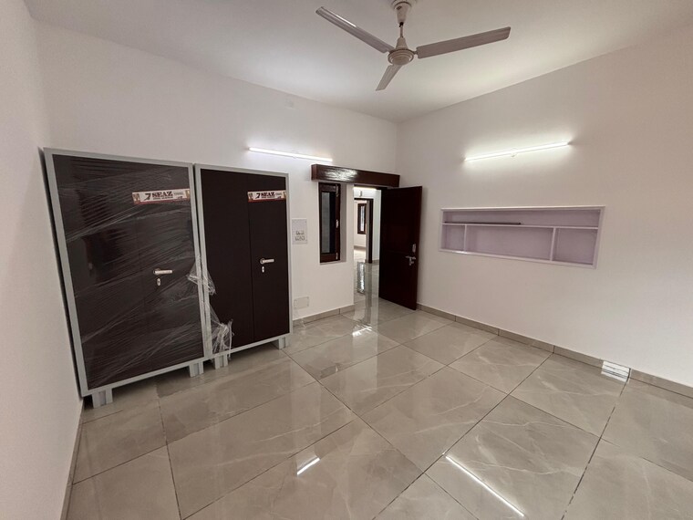 Room, sector 8 5 Bedroom 500 Sq.Ft. Independent House In Sector 8 Panchkula 9140701