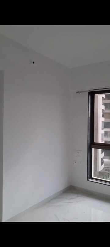Room in 2 BHK Apartment at Anant Tara, Kandivali West – for Rent