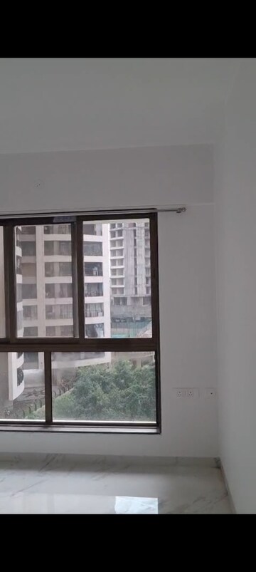 Room in 2 BHK Apartment at Anant Tara, Kandivali West – for Rent