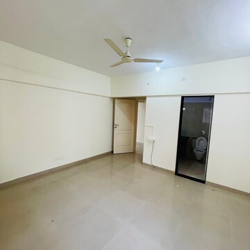 Room in 3.5 BHK Apartment at Vascon Willows, Dasar – for Rent