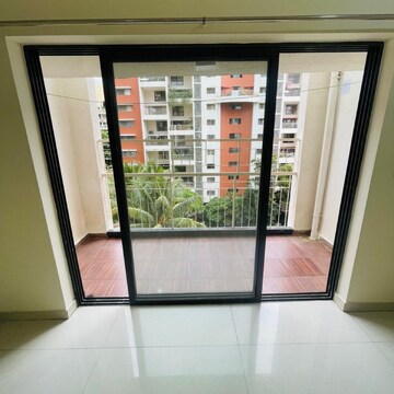 Room in 3.5 BHK Apartment at Vascon Willows, Dasar – for Rent
