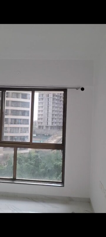 Room in 2 BHK Apartment at Anant Tara, Kandivali West – for Rent