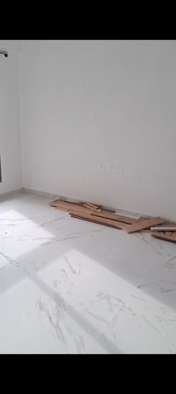 Room in 2 BHK Apartment at Anant Tara, Kandivali West – for Rent