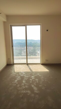 3.5 BHK + Pooja Room,Servant Room Apartment For Sale in DLF Express Greens