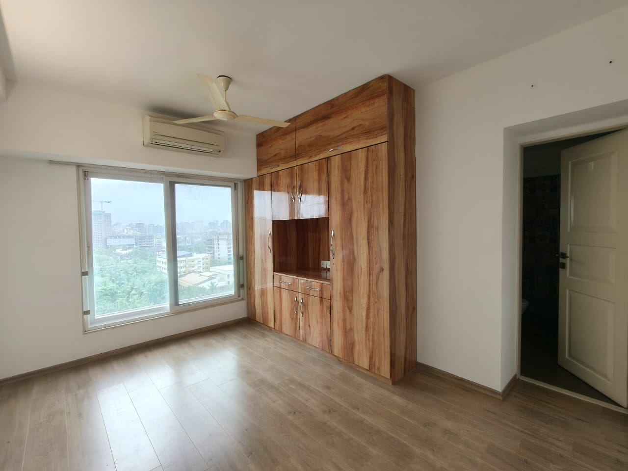 3 BHK + Pooja Room,Servant Room,Study Room,Extra Room Apartment For Rent in Adani Ten BKC