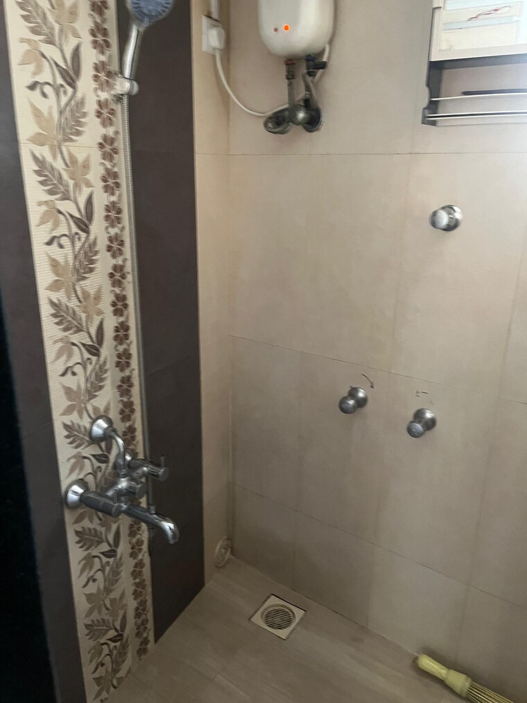 Bathroom, mahim 2 Bedroom 850 Sq.Ft. Apartment In Mahim Mumbai 9140745