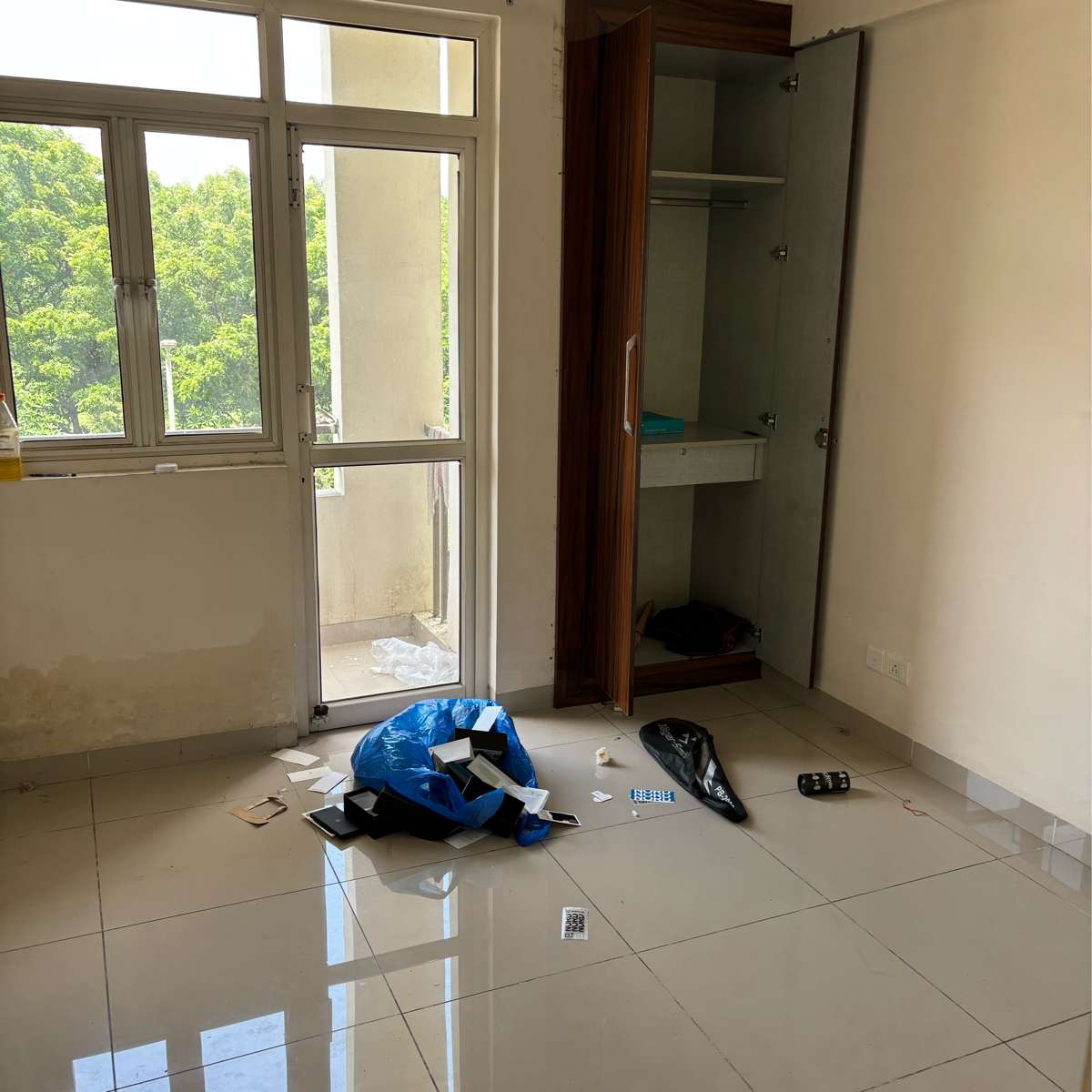 3 BHK Apartment For Sale in Wave Executive Floors