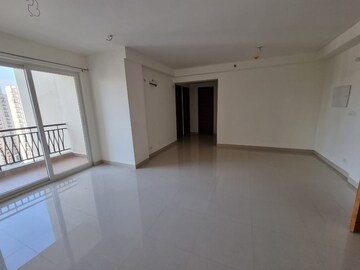 Room in 2 BHK Apartment at Shalimar One World Whispering Woods, Gomti Nagar – for Rent