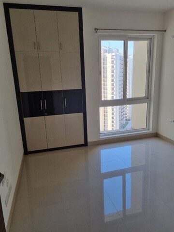 Room in 2 BHK Apartment at Shalimar One World Whispering Woods, Gomti Nagar – for Rent