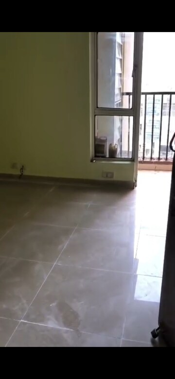 Room in 2 BHK Apartment at Gaur City 5th Avenue, Sector 4 Greater Noida – for Rent