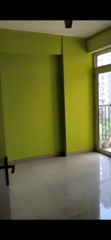Room in 2 BHK Apartment at Gaur City 5th Avenue, Sector 4 Greater Noida – for Rent