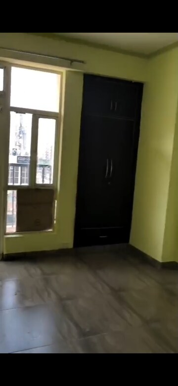 Room in 2 BHK Apartment at Gaur City 5th Avenue, Sector 4 Greater Noida – for Rent