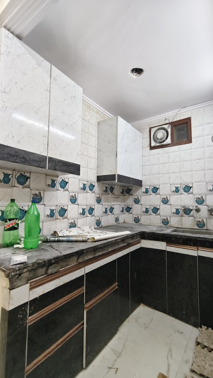 Kitchen, govindpuri 3 Bedroom 850 Sq.Ft. Builder Floor In Govindpuri Delhi 9141108