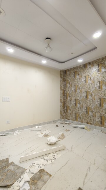Room in 3 BHK Builder Floor at Govindpuri – for Rent
