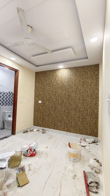 Room in 3 BHK Builder Floor at Govindpuri – for Rent