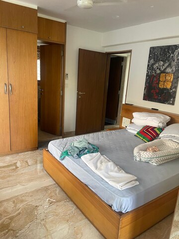 Bedroom in 3 BHK Apartment at Tardeo – for Rent
