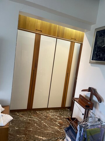 Bedroom in 3 BHK Apartment at Tardeo – for Rent