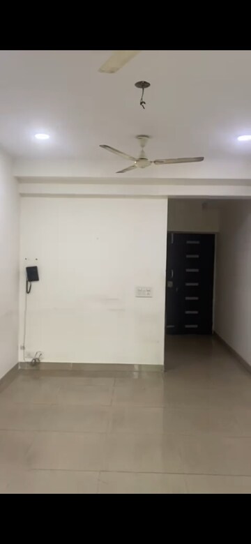 Room in 3 BHK Apartment at Gaur City 1st Avenue, Sector 4 Greater Noida – for Rent