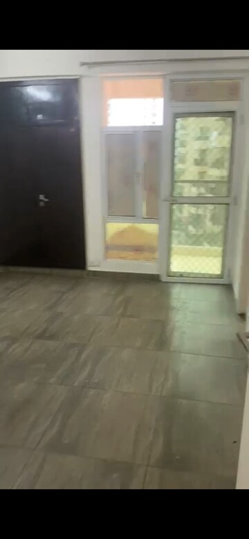 Room in 3 BHK Apartment at Gaur City 1st Avenue, Sector 4 Greater Noida – for Rent