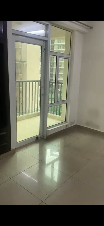 Room in 3 BHK Apartment at Gaur City 1st Avenue, Sector 4 Greater Noida – for Rent