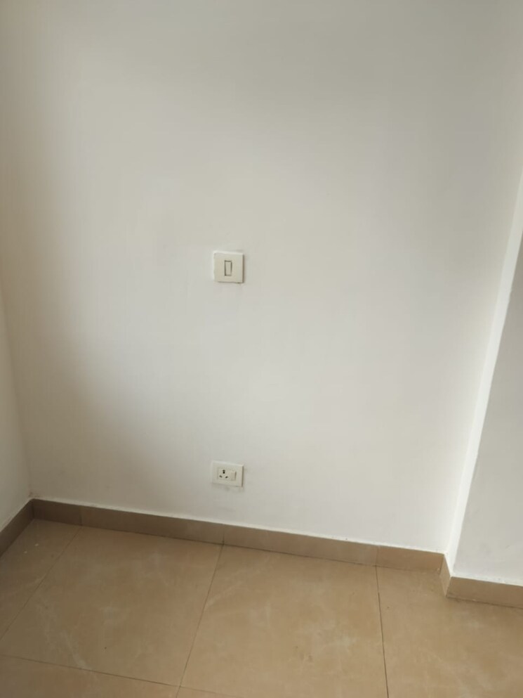 Room, amrapali-crystal-homes 3 Bedroom 1375 Sq.Ft. Apartment In Sector 76 Noida 9141330