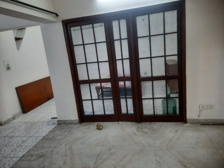 Room, sarita vihar 5 Bedroom 3000 Sq.Ft. Apartment In Sarita Vihar Delhi 9141376