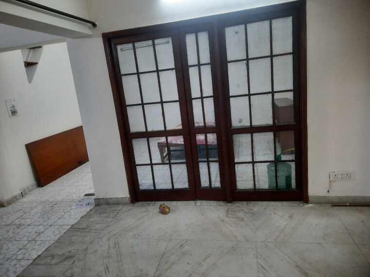 Room, sarita vihar 5 Bedroom 3000 Sq.Ft. Apartment In Sarita Vihar Delhi 9141376