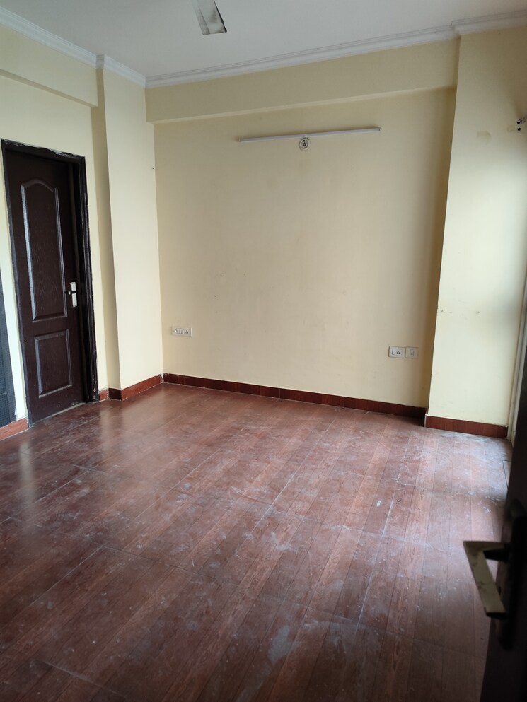 Room, aims-golf-city 2 Bedroom 950 Sq.Ft. Apartment In Sector 75 Noida 9141343