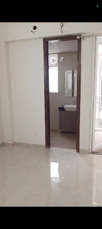 Room in 2.5 BHK Apartment at Smart World Gems, Sector 89 – for Rent