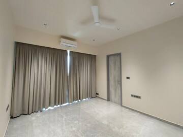 Room in 4 BHK Apartment at Windsor Tower, Andheri West – for Rent