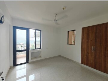 Room in 3 BHK Apartment at RG Luxury Homes, Sector 16b Greater Noida – for Rent
