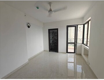 Room in 3 BHK Apartment at RG Luxury Homes, Sector 16b Greater Noida – for Rent