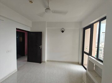 Room in 3 BHK Apartment at RG Luxury Homes, Sector 16b Greater Noida – for Rent