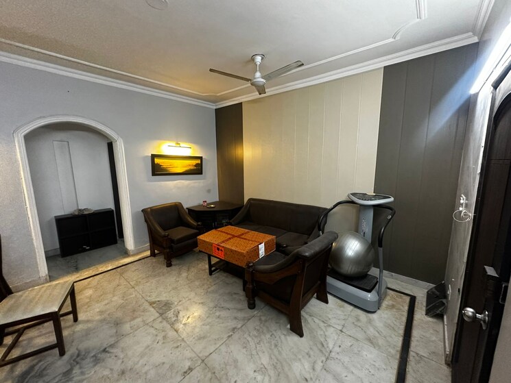 Living Room, dlf phase i 2 Bedroom 200 Sq.Ft. Builder Floor In Dlf Phase I Gurgaon 9141387