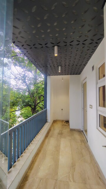 Balcony in 3 BHK Builder Floor at DLF Atria, Dlf Phase ii – for Rent