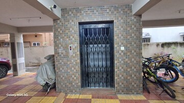 Lift in 3 BHK Apartment at Sainikpuri – for Sale